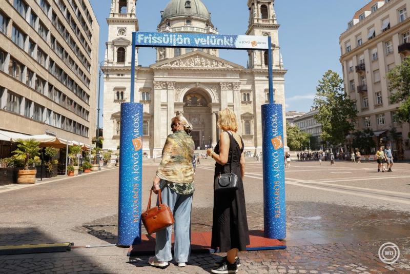 Pénteken még a nyári hőség ölelésében tölthetjük az időt, ám ezt követően egy hidegfront érkezik, amely csapadékot és hűvös időt hoz magával a nyár utolsó napjaira.