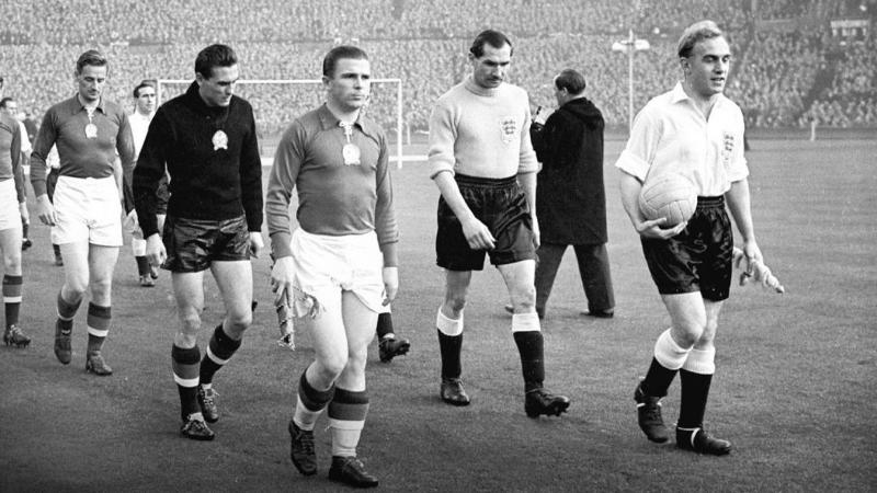 **A Magyar Labdarúgás Napja: Az Évszázad Mérkőzésének Emléke és Vincze Pilu Szívhez Szóló Visszaemlékezése**

A Magyar Labdarúgás Napja különleges ünnep, amely nem csupán a sportág hódolóinak, hanem minden magyarnak szól, aki valaha is szívből izgult a pá