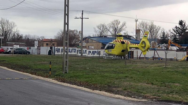 Dombóváron mentőhelikopter érkezett, hogy életet leheljen egy férfibe, akit újraélesztettek a szakemberek (videóval).