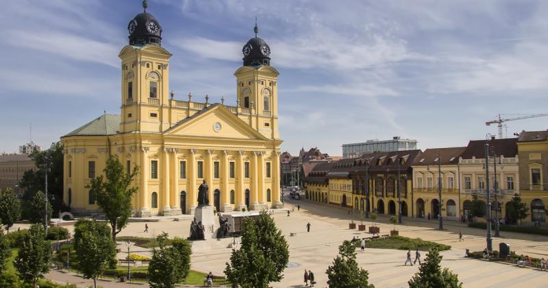 Debrecen felett egy különleges égi jelenség bukkant fel, amely sokakat lenyűgözött: itt a válasz, mi áll a háttérben!