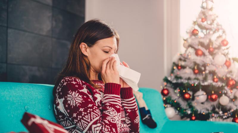 A koronavírusos esetek száma folyamatosan nő Magyarországon, miközben az influenza is aktívan terjed a közösségben.