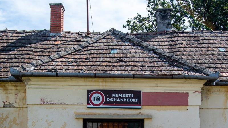 A dohányboltok száma folyamatosan csökken, és már több száz településen nem elérhető a cigaretta.