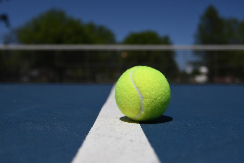 Australian Open: rejtélyes rosszullétek, most egy labdaszedő esett össze

Az Australian Open versenyén ismét furcsa események történtek, amikor egy labdaszedő váratlanul összeesett. Az incidens újabb kérdéseket vet fel a verseny körüli rejtélyes rosszullé