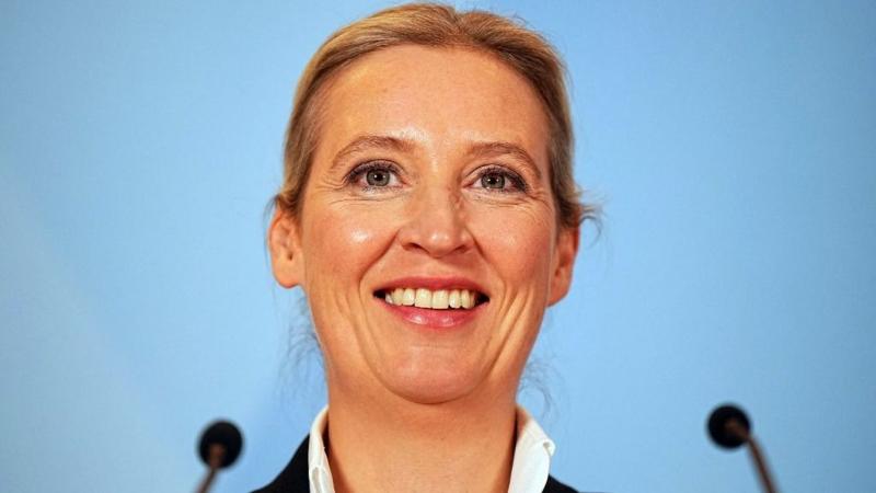 Alice Weidel, a német politikai tájékozódás egyik markáns alakja, gyakran emlegetett név a közéletben. Mint a populista Alternatíva Németországért (AfD) párt vezető tagja, Weidel határozott véleményeivel és erőteljes fellépésével sokak figyelmét felkeltet