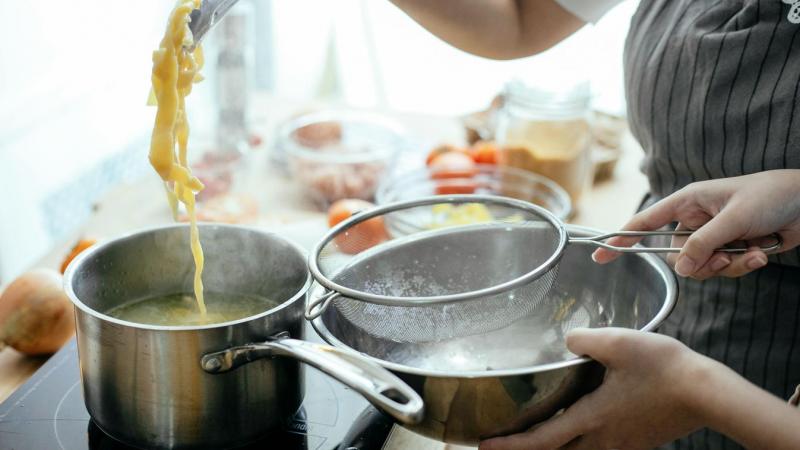 Egy különös kihívást állítottam a párom elé, de nem is sejtettem, hogy ez milyen heves reakciót vált ki belőle. Teljesen kiakadt a barátjára, amikor felfedezte, hogy milyen szokatlan technikával készítette el a tésztát. | BorsOnline