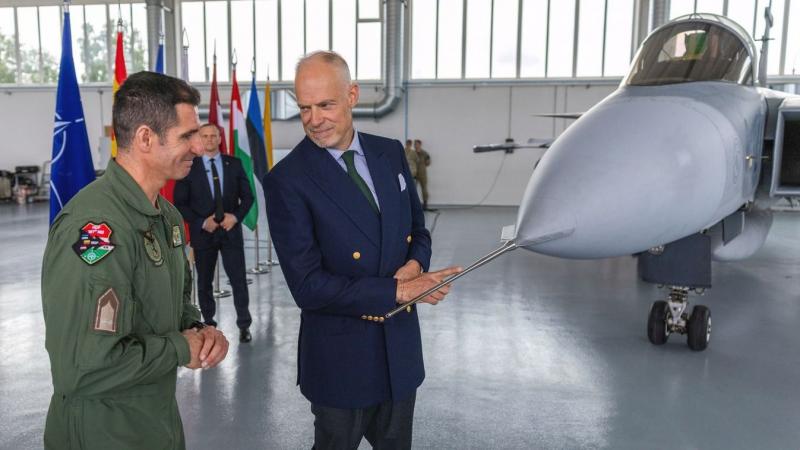 A NATO-műveletek keretében a magyar Gripenek a balti légtérben teljesítenek szolgálatot, bemutatva a légierőnk felkészültségét és elkötelezettségét a szövetség iránt. A modern vadászgépek precíziós navigációval és korszerű technológiával támogatják a koll