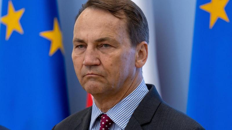 A lengyel külügyminiszter máris meghívta Lengyelországba, a Schengen-övezet tagjaként, azt a kárpátaljai magyar parancsnokot, akit az Orbán-kormány kitiltott az országból.
