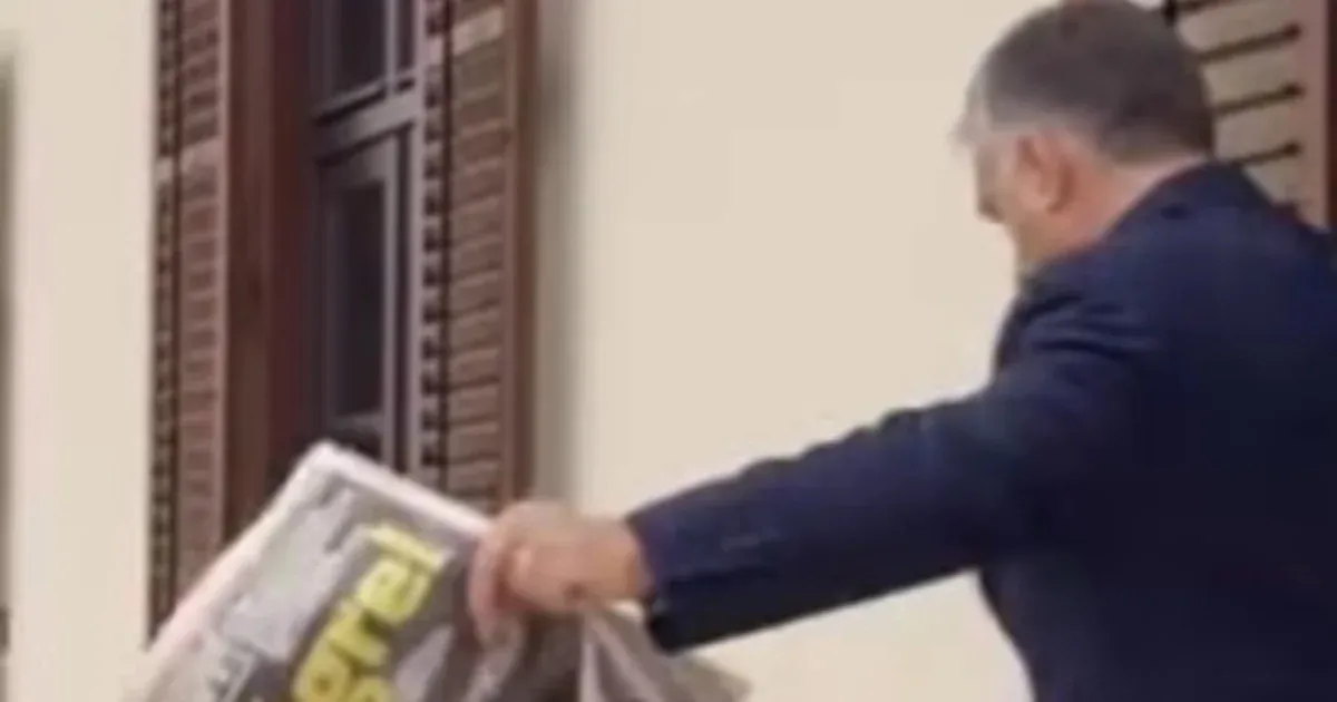 Orbán Viktor a választási kampányban olyan helyzetben van, hogy már az MI által létrehozott Magyar Péter is gólokat lő a csapatának.