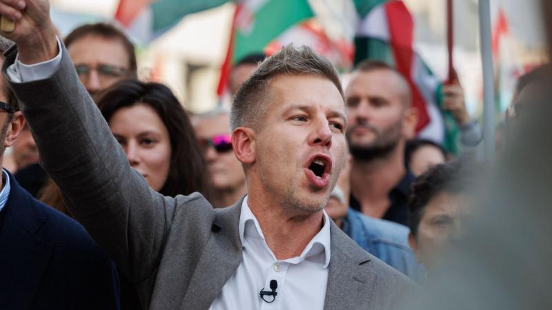 Magyar Péter börtönbüntetéssel nézhet szembe, miután a bíróságot megfenyegette.