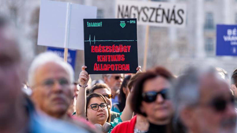 A telefonos közvélemény-kutatás során az egészségügy aktuális állapotáról és a jogtalanul megszerzett vagyonok visszaszerzésének nehézségeiről faggatnak.
