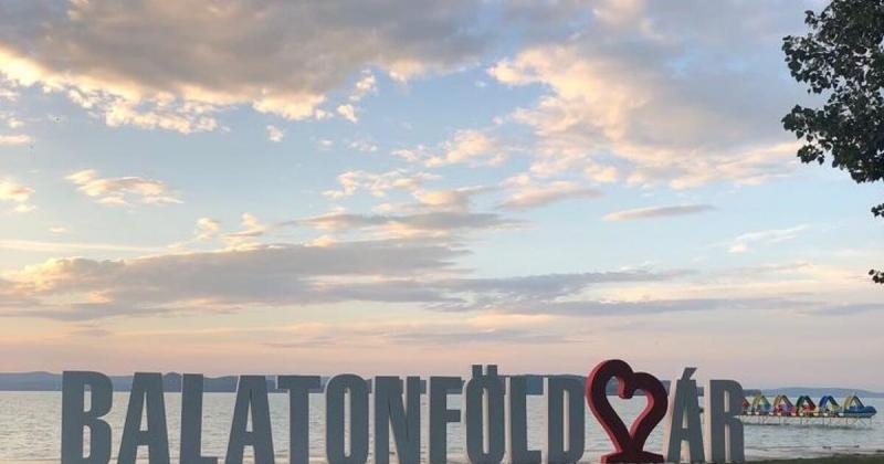 A Balaton környékén is díjat kérnek a betelepülőktől.