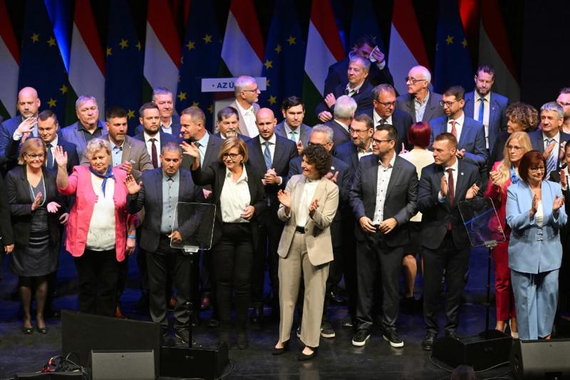 Medián: Bár kevesen vannak és jellemzően idősebb korosztályt képviselnek, a DK hívei bizonyos szempontból a tiszásokhoz hasonlíthatók.