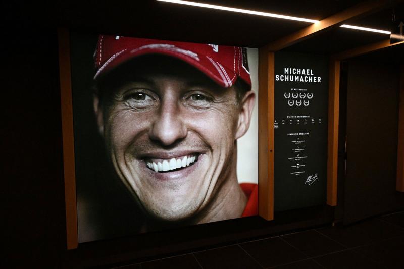 Egy bennfentes újabb aggasztó információkat osztott meg Michael Schumacher állapotáról, ami felveti a kérdést: vajon tényleg újra kapcsolatba lépett a külvilággal a híres Forma-1-es legenda, aki hosszú idő után végre felébredt a komából?
