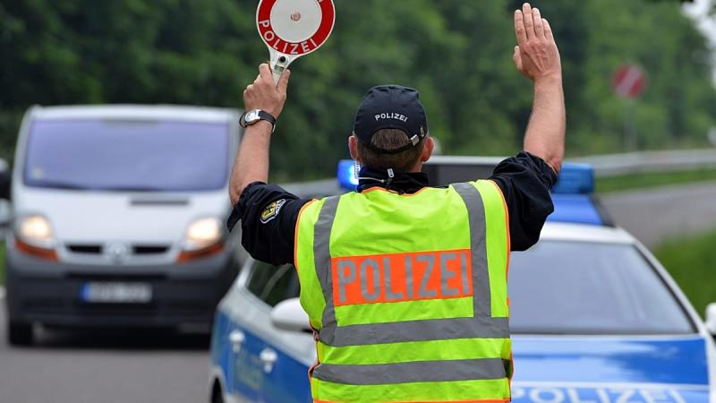 Terrorista tevékenység gyanújával két újabb Hamász-tagot vettek őrizetbe Németországban. Az intézkedés a hatóságok folyamatos erőfeszítéseinek része, amelyek célja a terrorizmus elleni küzdelem és a közbiztonság megőrzése.
