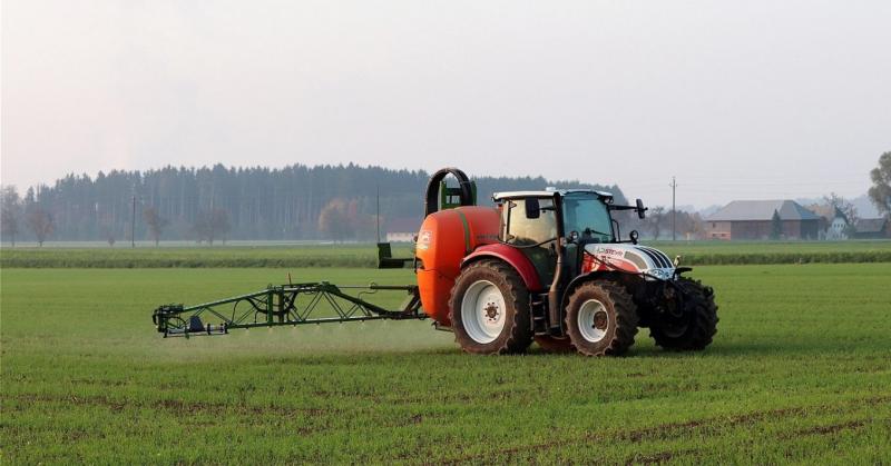 A növényvédő szerek hulladékainak helytelen kezelése komoly kockázatokat rejthet magában. Ha nem figyelünk a megfelelő eljárásokra, akkor nemcsak a környezetet veszélyeztetjük, hanem a saját egészségünket is kockáztatjuk.