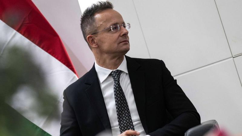 Szijjártó Péter hangsúlyozta, hogy Magyarország jelentős előnyökre tesz szert a Délkelet-Ázsiával folytatott együttműködés révén. Az ország kapcsolatai ezen a dinamikus piacon nemcsak gazdasági növekedést, hanem új lehetőségeket is kínálnak a vállalatok s