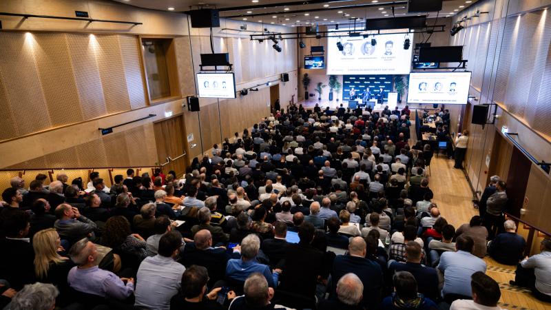 Az elemző egy rendkívül agresszív aranycélárat jelölt meg, és az alábbi részvények vásárlását javasolja.